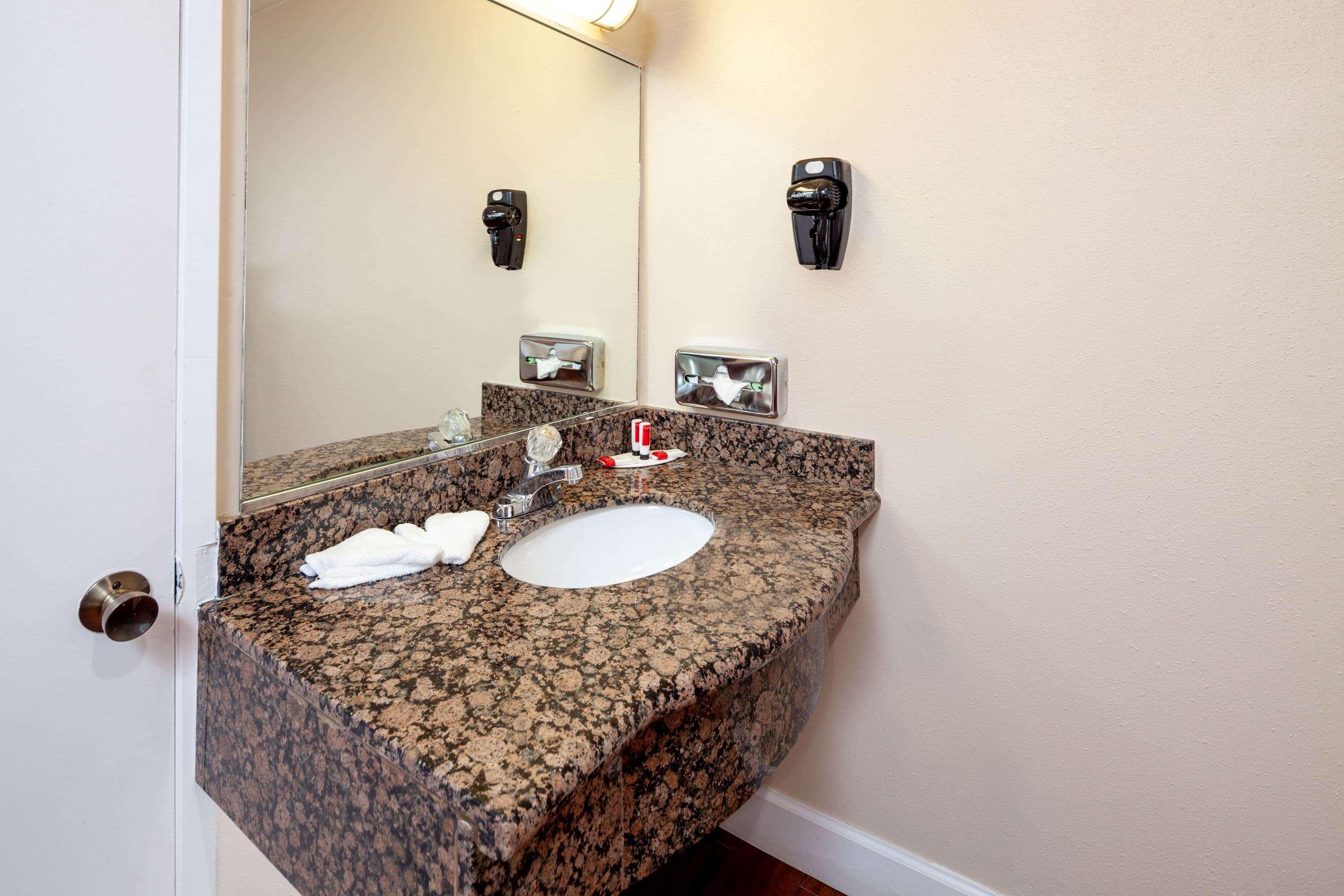 Travelodge By Wyndham Harbor City Los Angeles Esterno foto