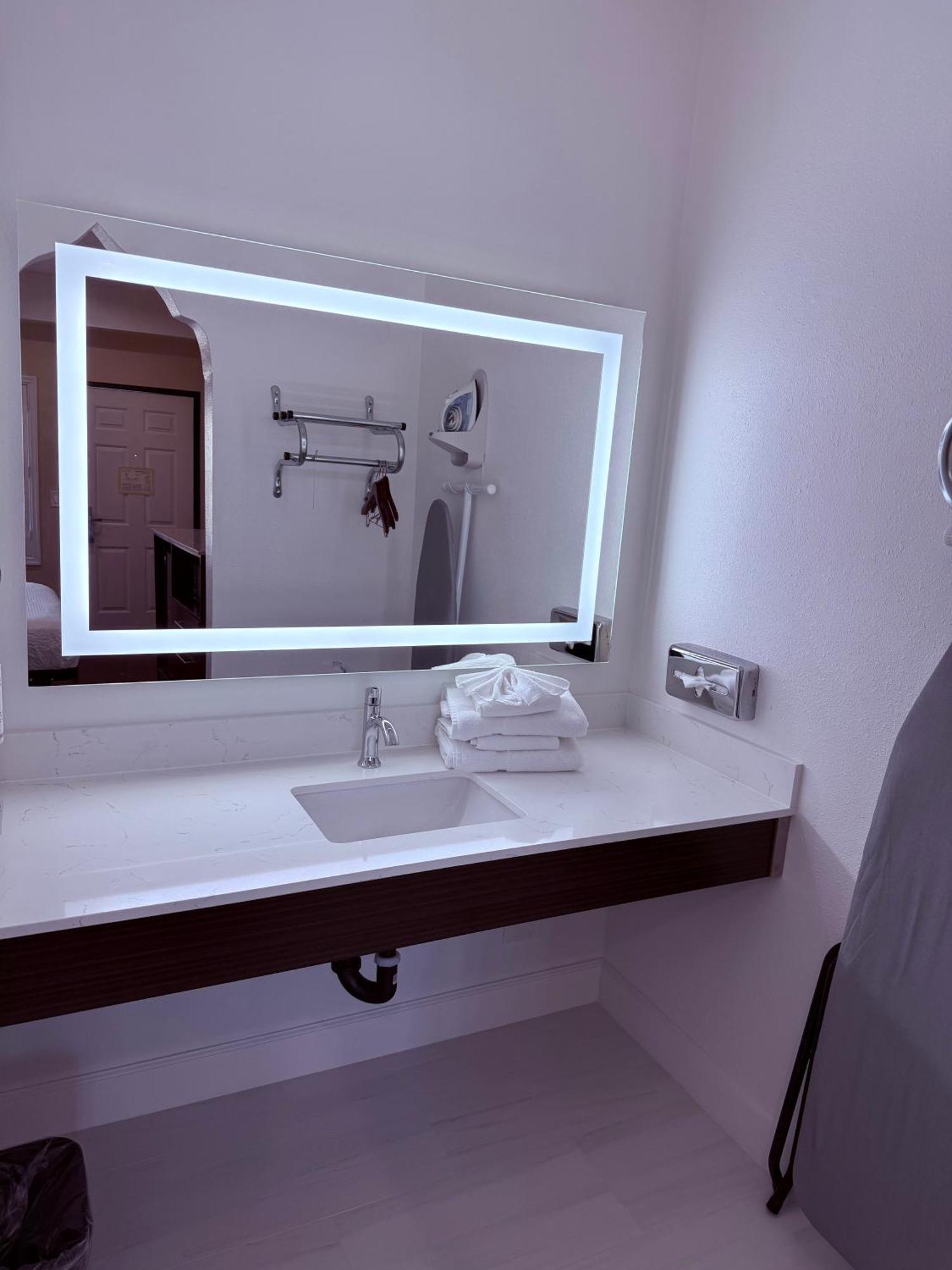 Travelodge By Wyndham Harbor City Los Angeles Esterno foto